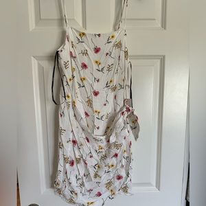 Forever21 Juniors floral dress. Size medium NWT